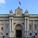 Stylish 3 Bed Flat In Greenwich